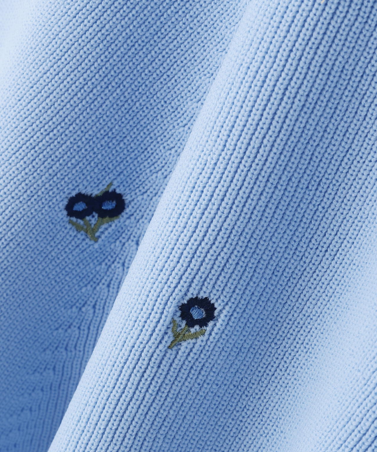 【一部店舗・mix.tokyo 限定カラー：ネイビーベース2】刺繍ペプラムニット