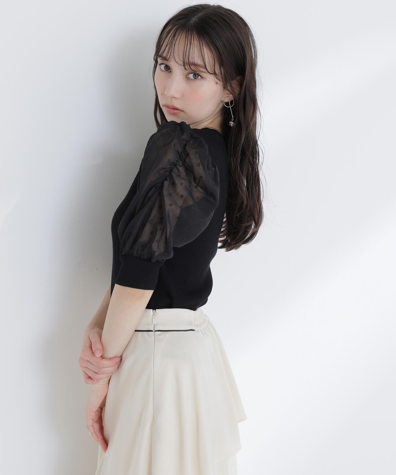 シアーデザインスリーブワンショルニット クロシェフレアスリーブニットトップス｜WOMEN｜250JSR70-3811｜AZUL