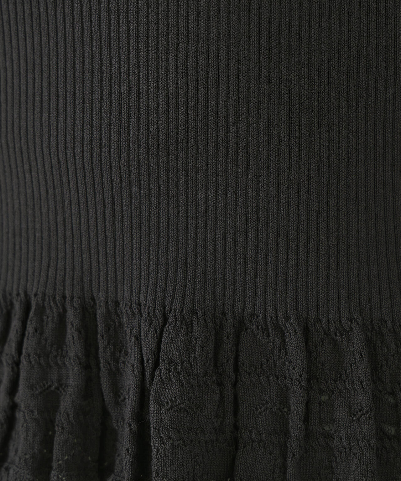 柄編みフレアスリーブニット