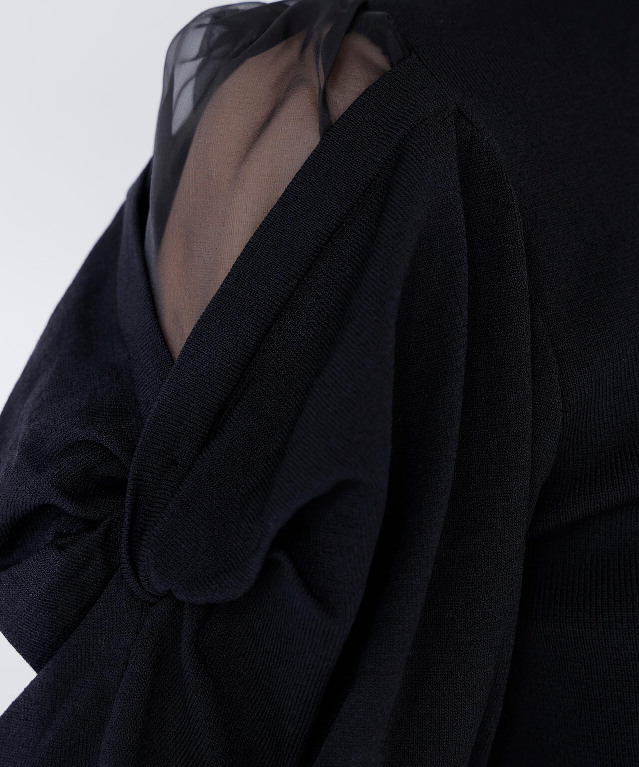 身長165　B:80 W:59 / H:85 / S:23.5 着用サイズ：FR