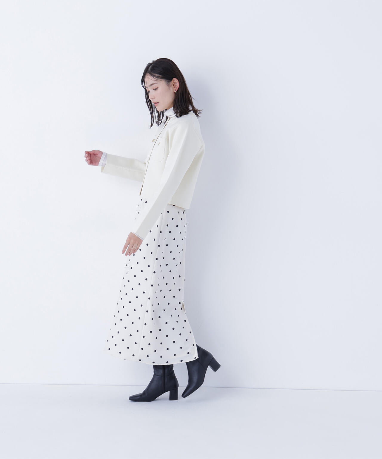 エンブレムボタンニットジャケット