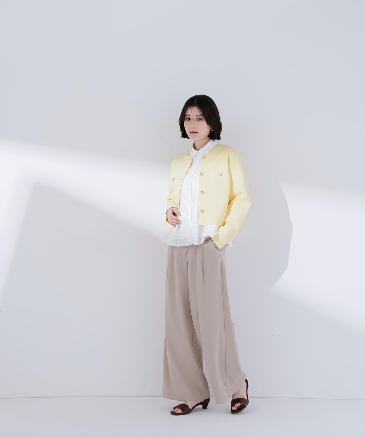 エンブレムボタンニットジャケット