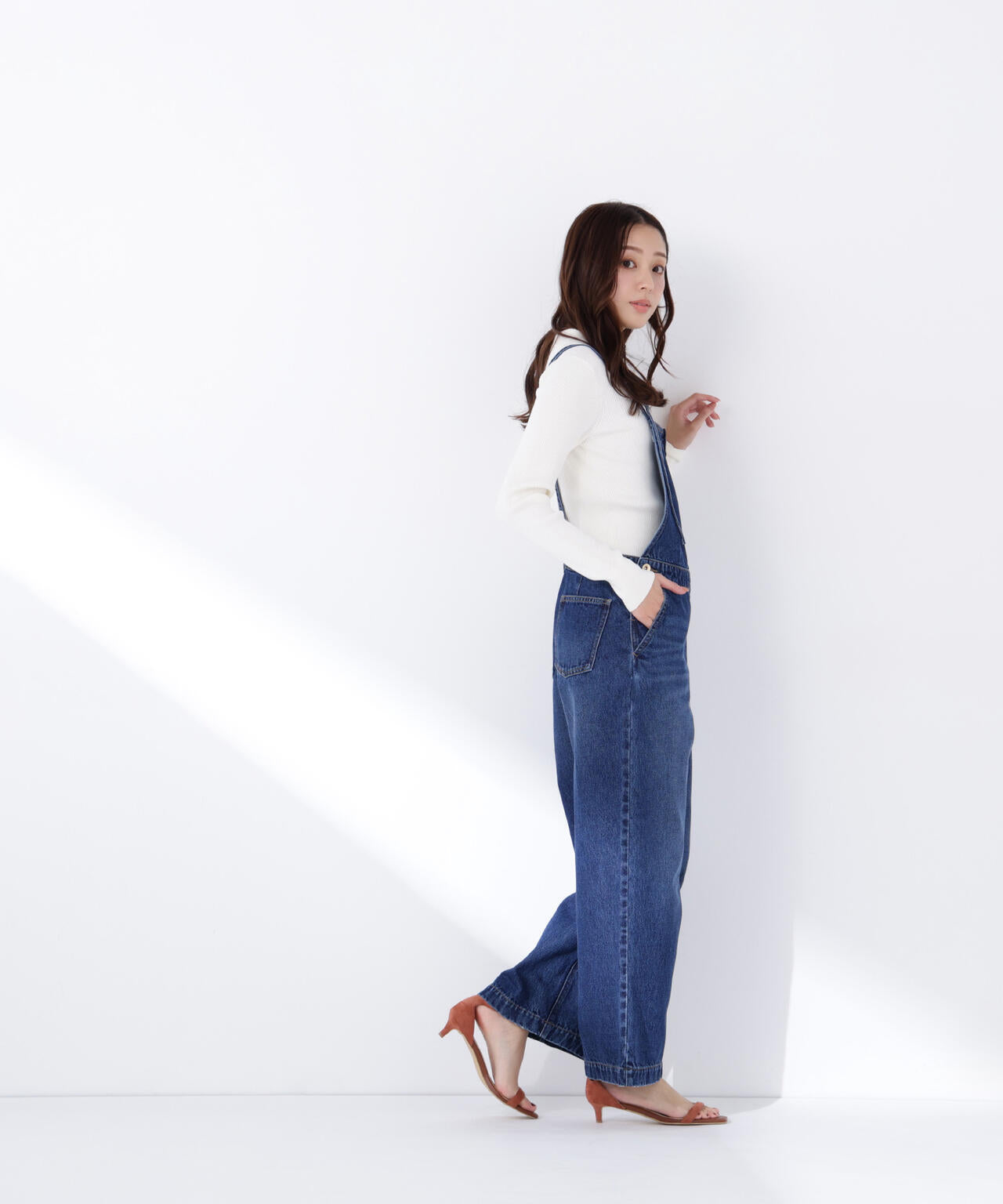 【WEB限定カラー：オレンジ】襟付Vネックリブニット