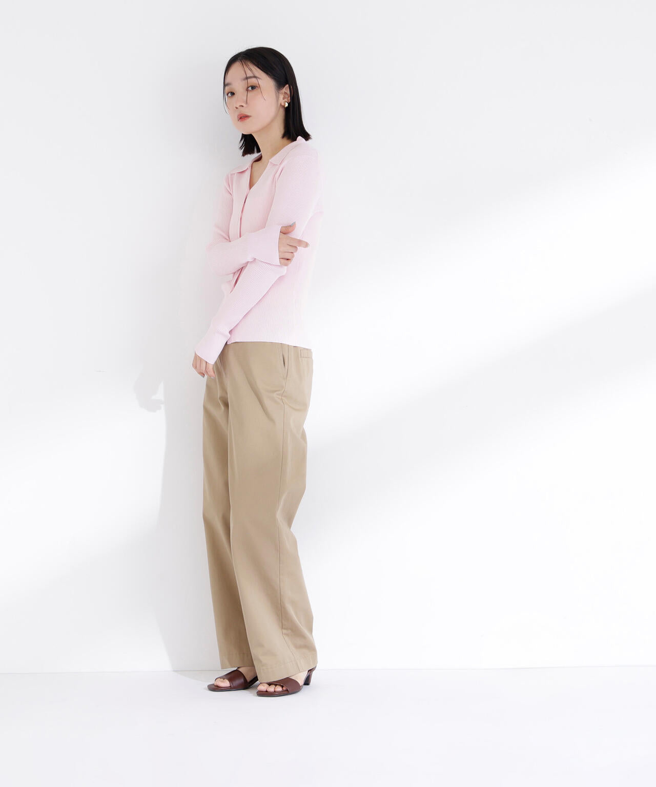 【WEB限定カラー：オレンジ】襟付Vネックリブニット