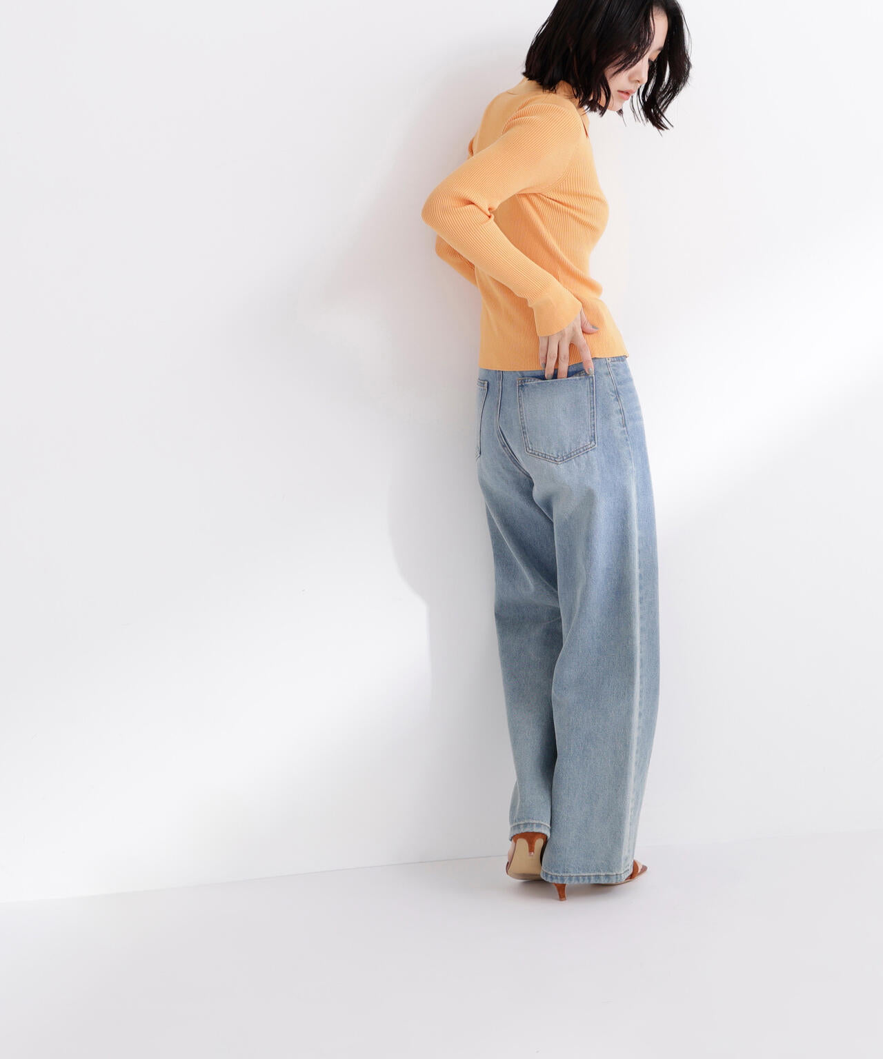 【WEB限定カラー：オレンジ】襟付Vネックリブニット