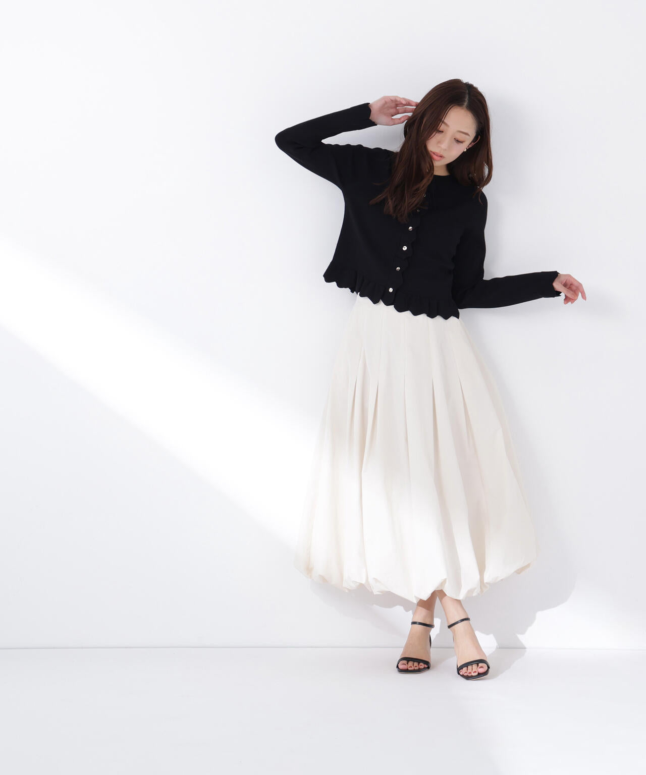 メタルボタンフリルカーディガン