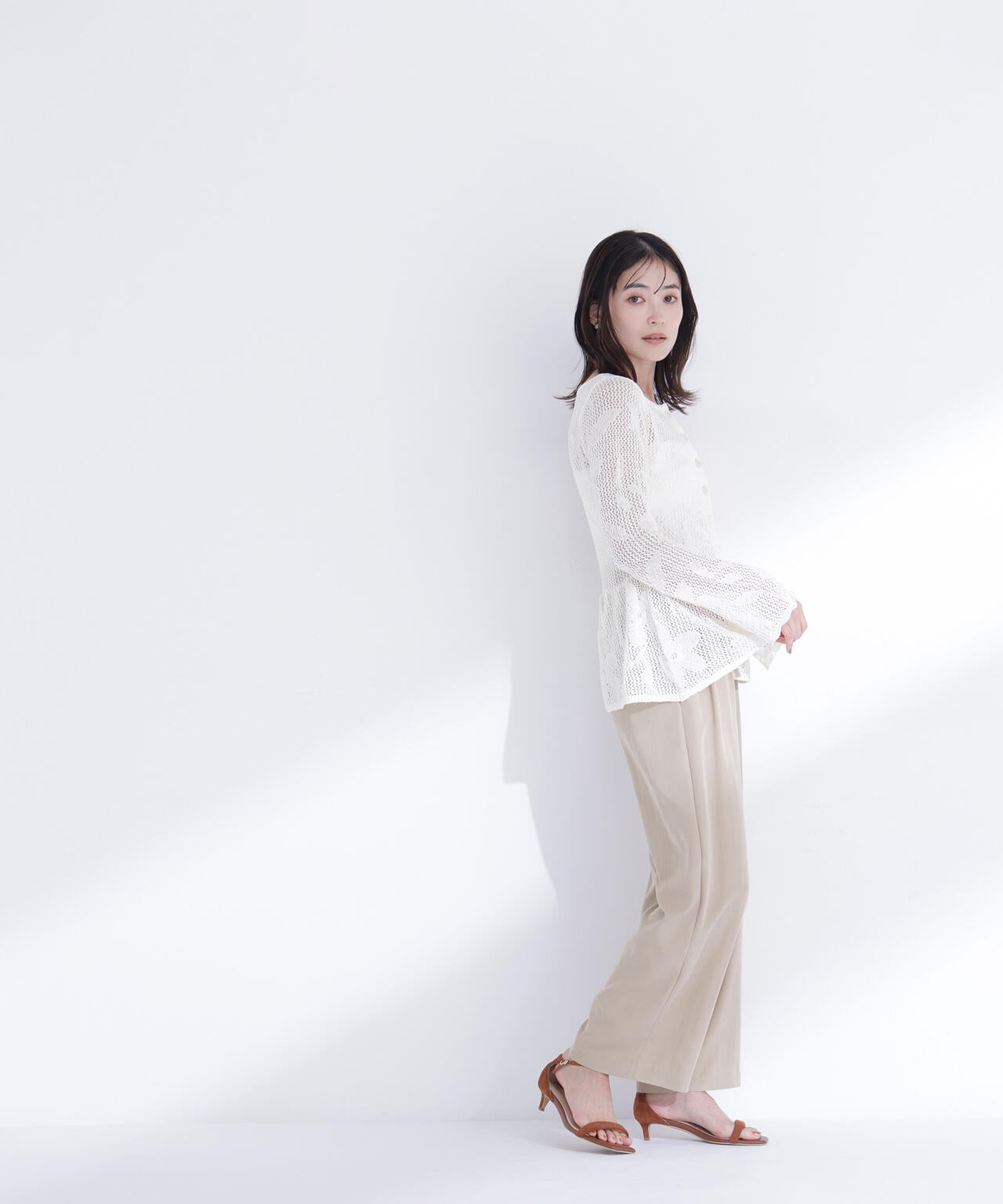 フラワーレースペプラムニット