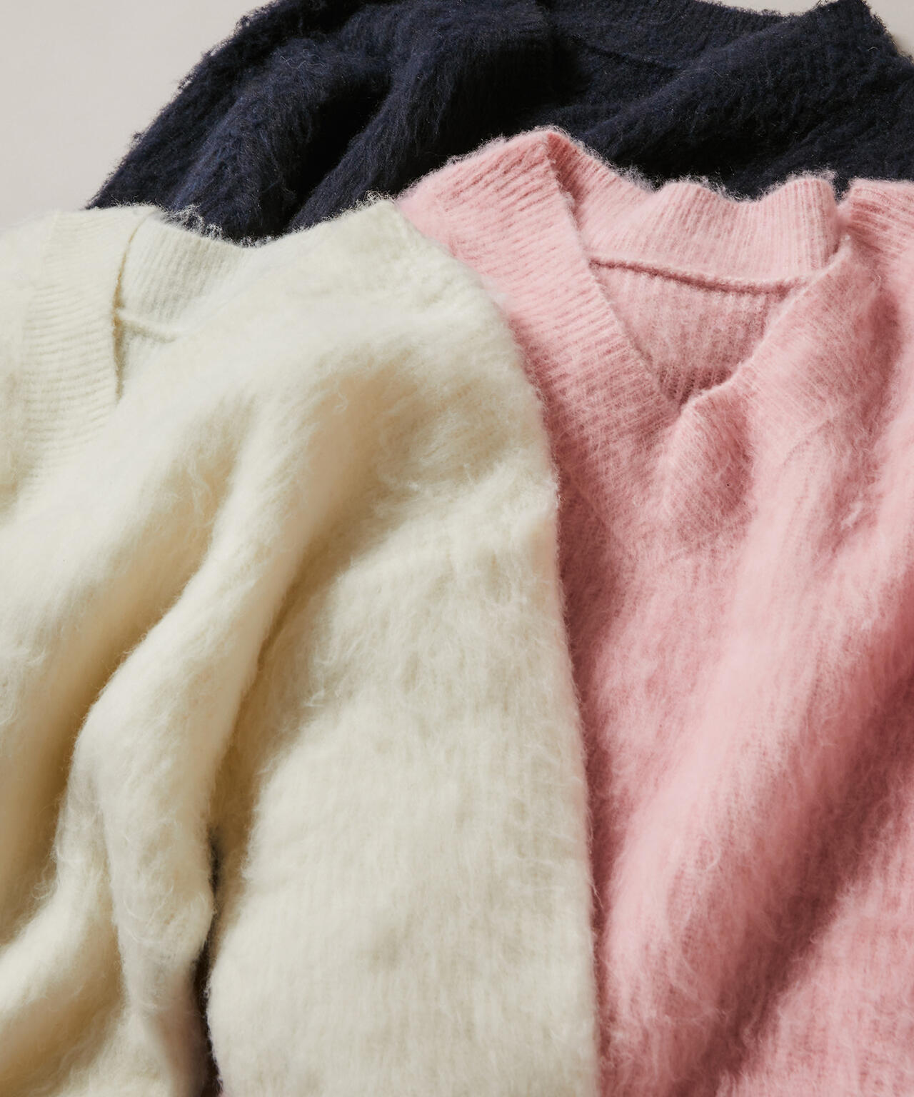 Vネック起毛ニット