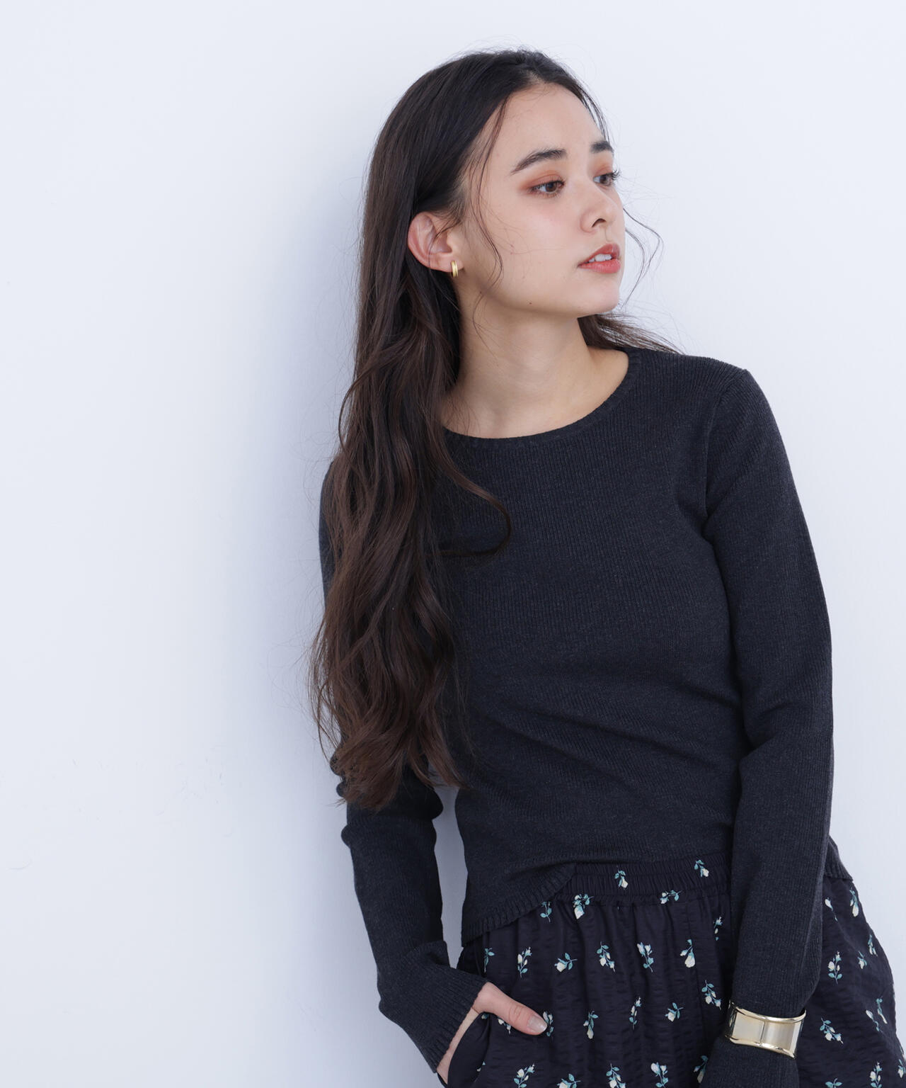 クルーネックリブニット