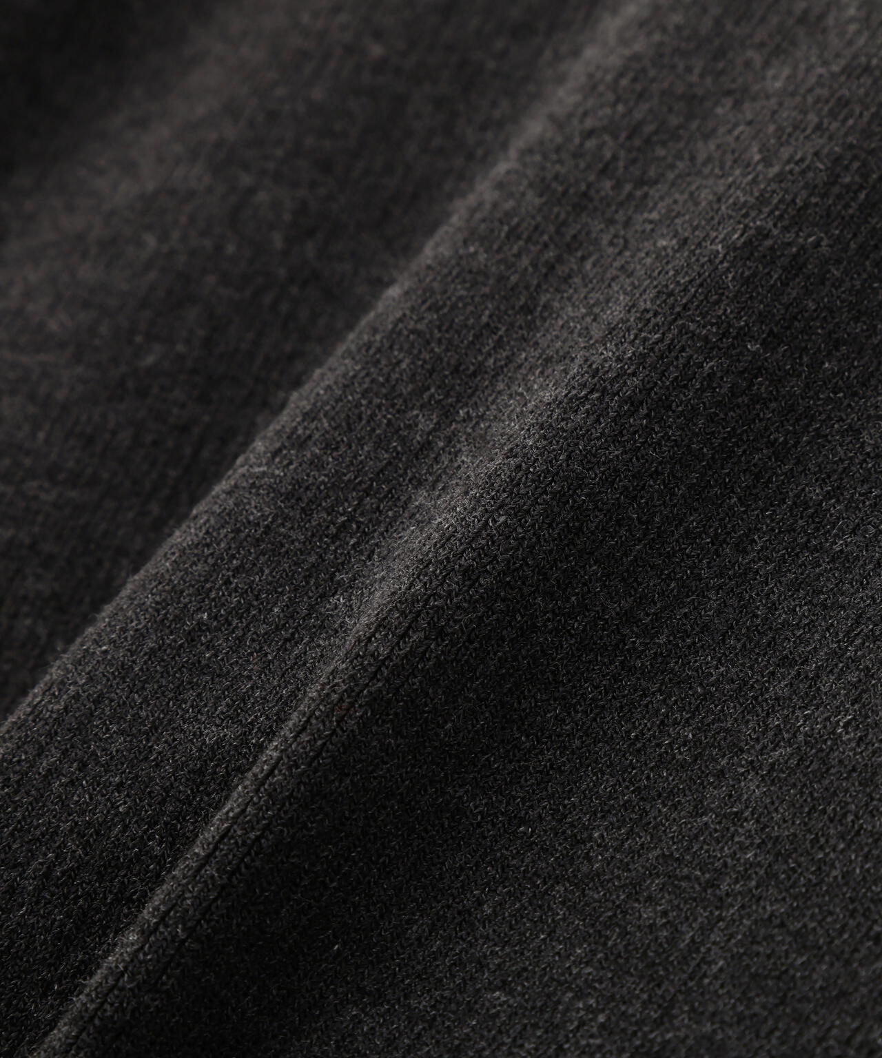 クルーネックリブニット