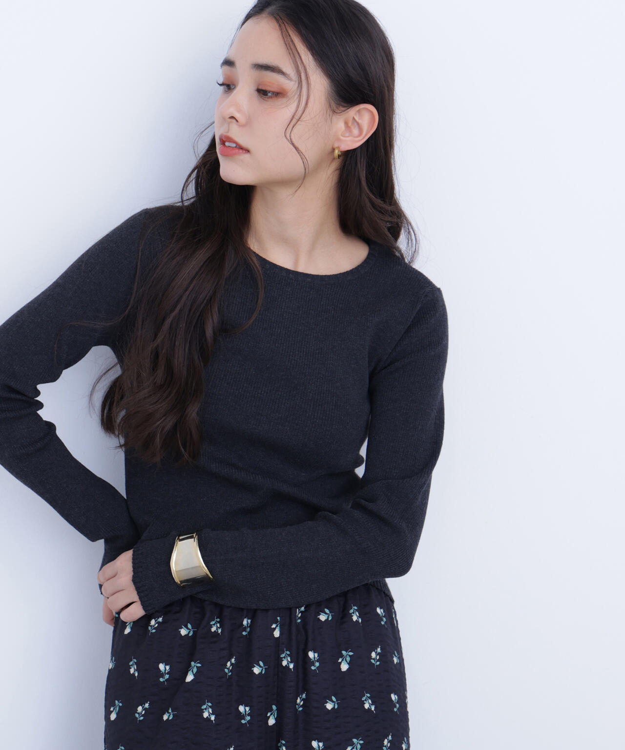 クルーネックリブニット