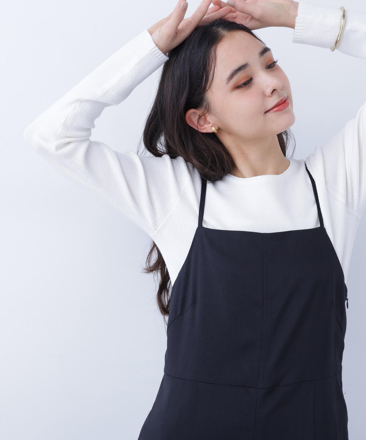 クルーネックリブニット