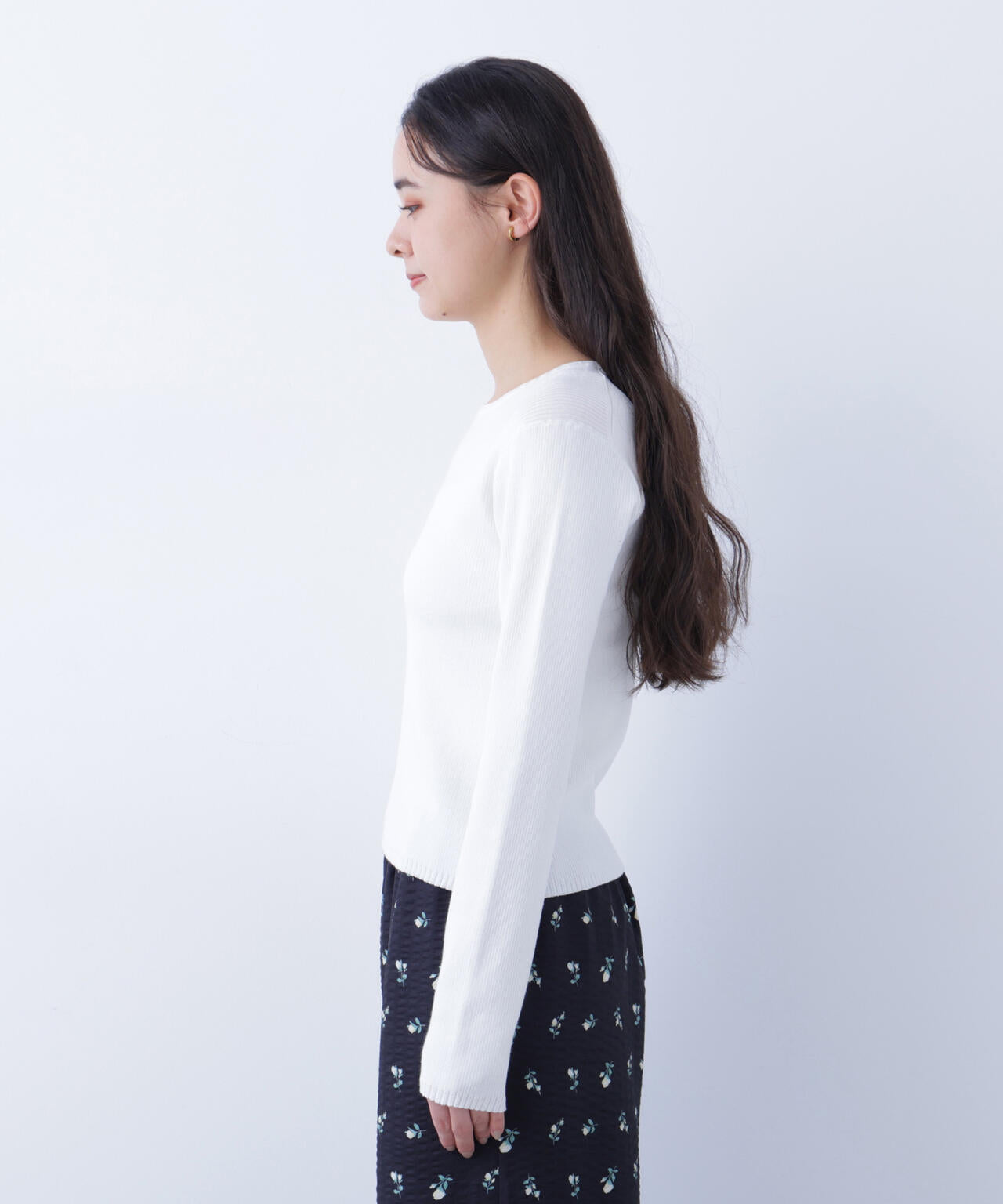 クルーネックリブニット