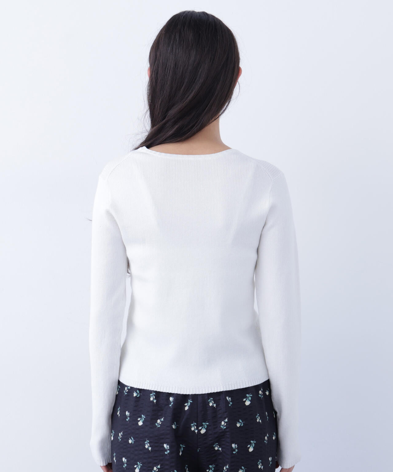 クルーネックリブニット