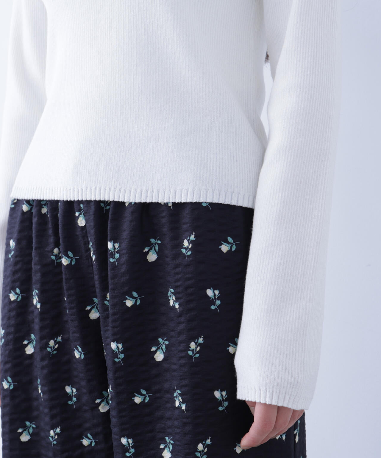 クルーネックリブニット