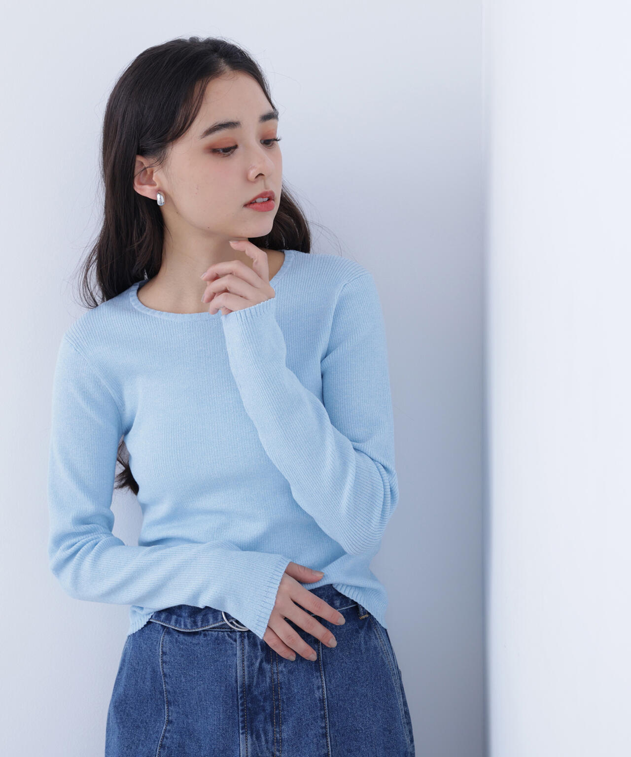 クルーネックリブニット