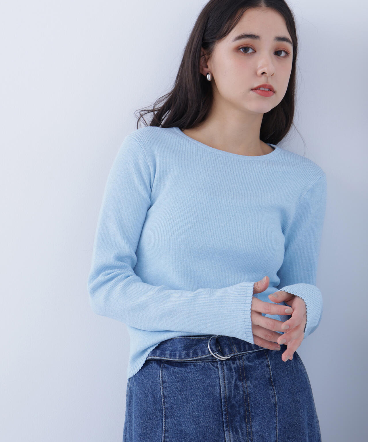 クルーネックリブニット