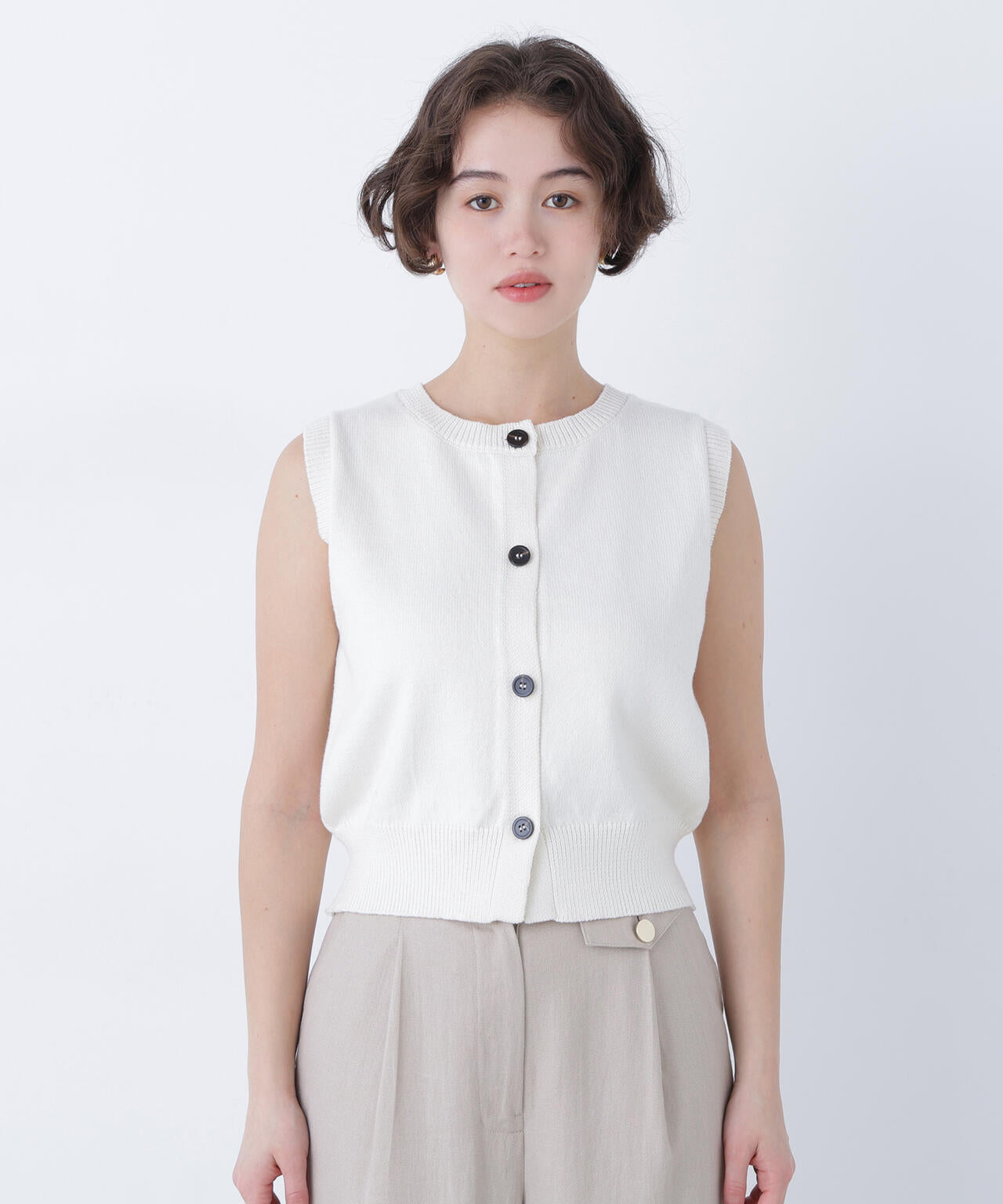 コンパクトニットベスト