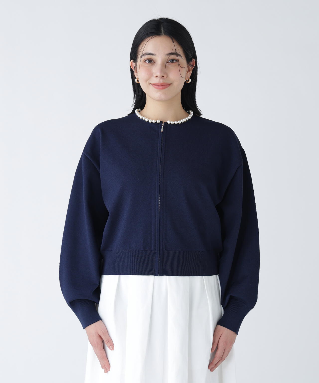 好きを着て気分が上がる】洗えるパールネックジップアップニット