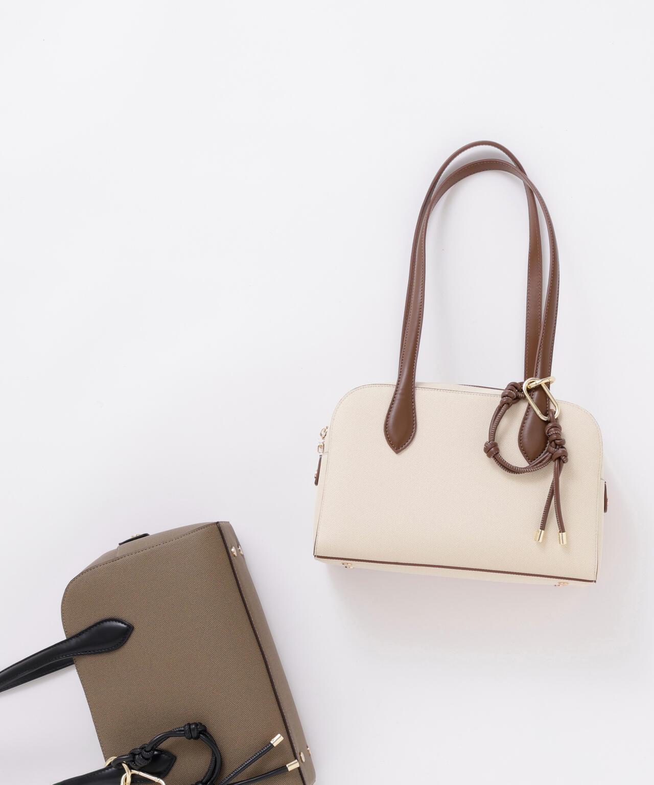 【CLASSY.掲載】チャームデコラキャンバスボストンバッグ