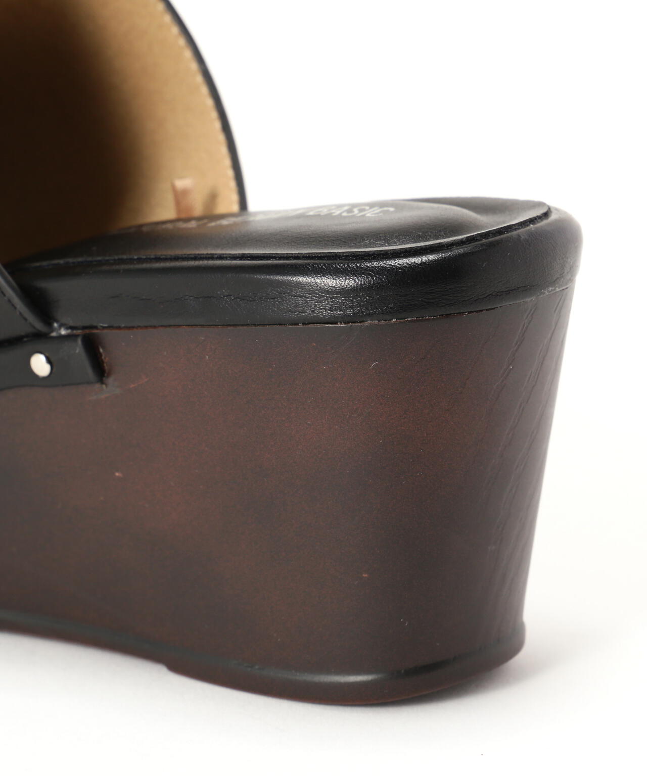 【Oggi.jp掲載】スタッズカバードウェッジミュールサンダル