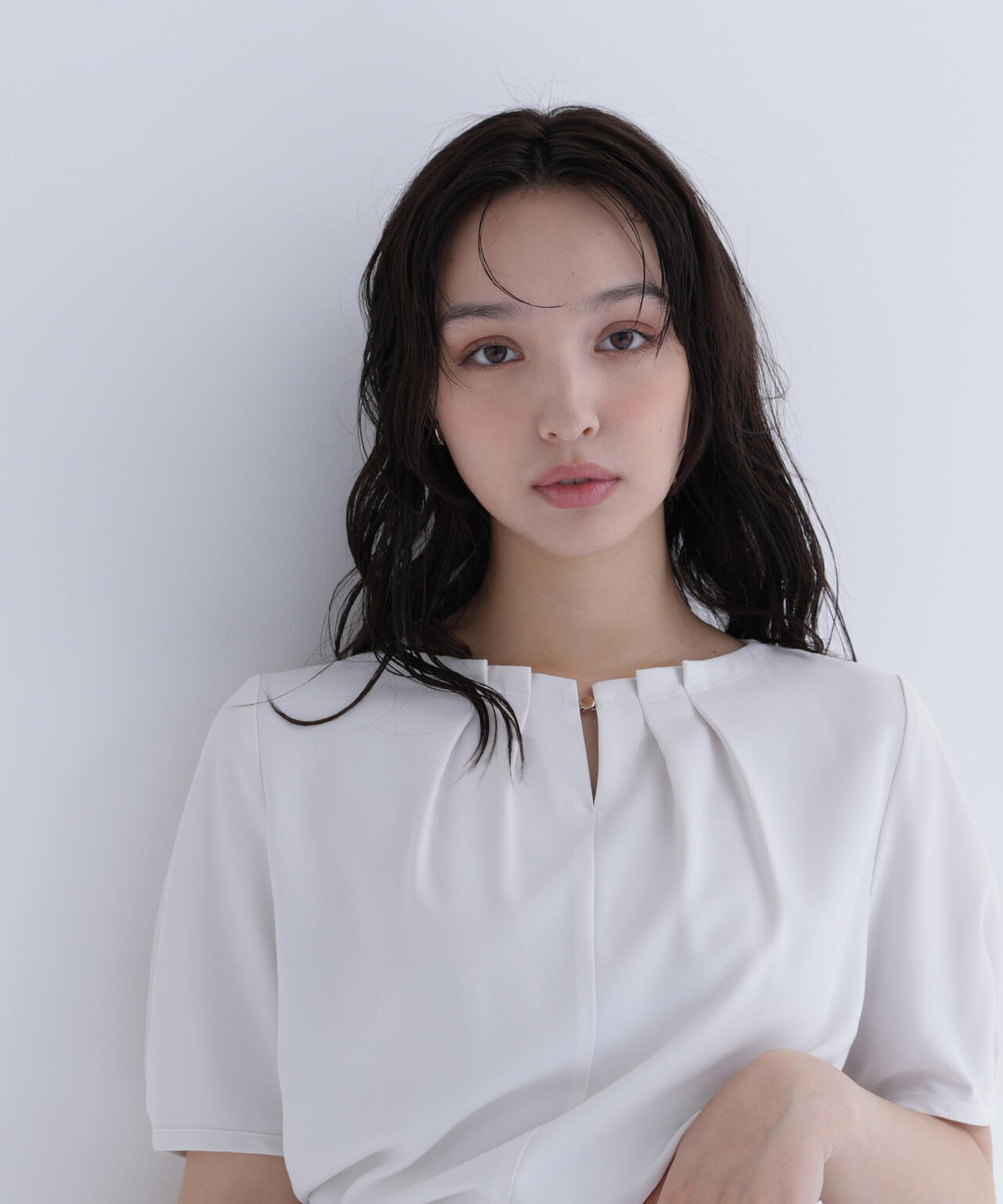 UNITED TOKYO Vネックタックブラウス UNITED TOKYO（ユナイテッドトウキョウ） vネックタックブラウス