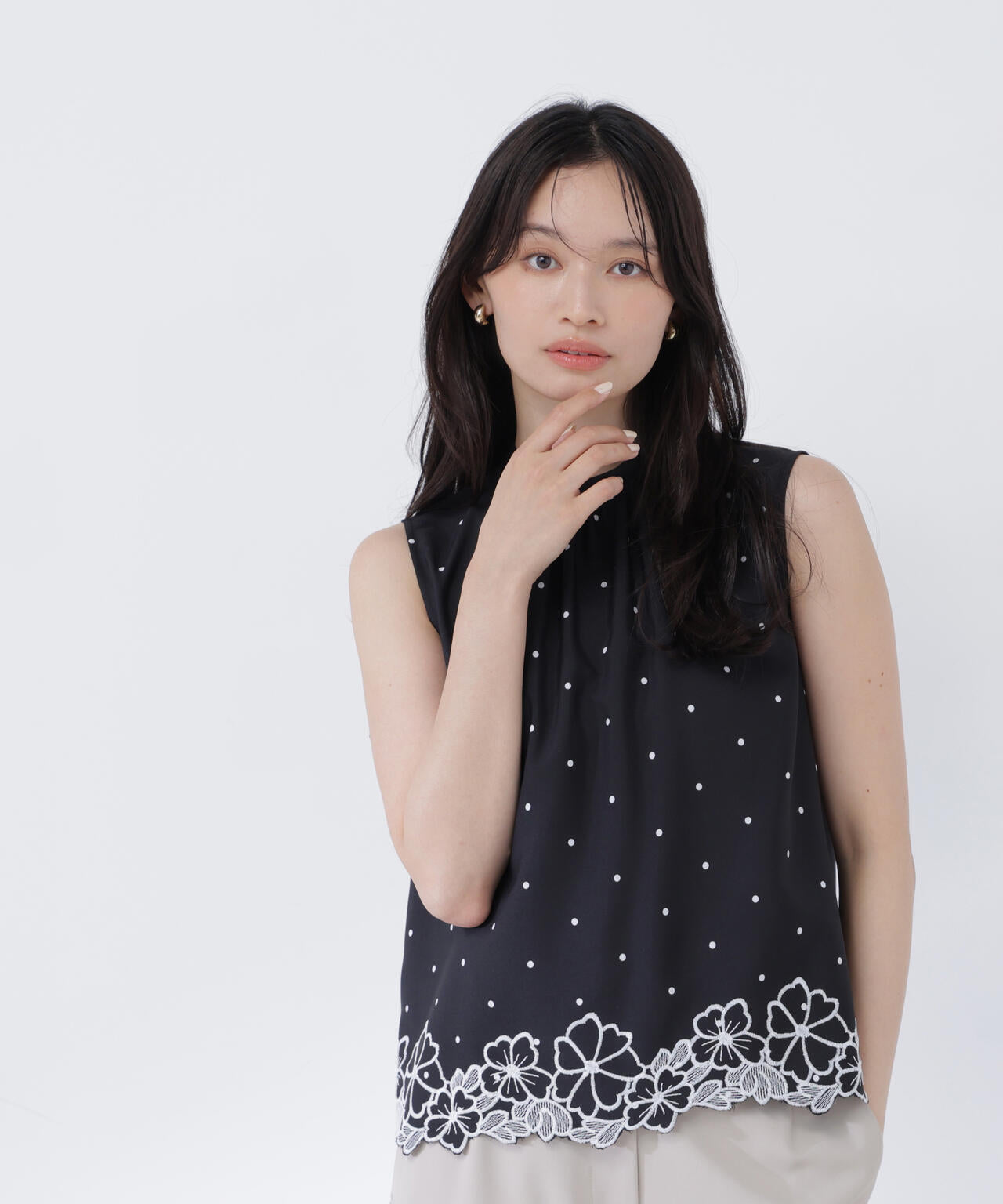 ドットフラワー刺繍ブラウス | NATURAL BEAUTY BASIC（ナチュラル
