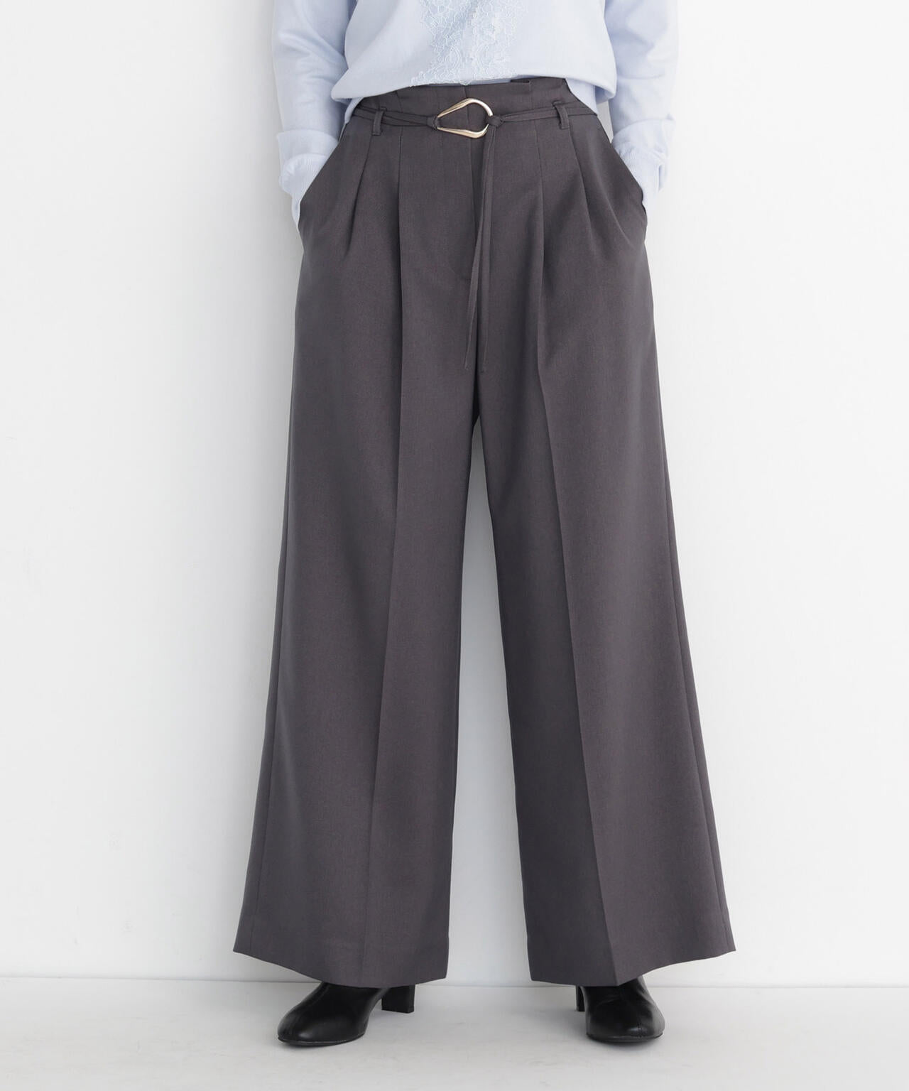 【美品】ナチュラルビューティーベーシック　ノーカラー　ワイドパンツ　スーツ　M CLASSY.11月号掲載＞ダブルベルトワイドパンツ | NATURAL BEAUTY BASIC