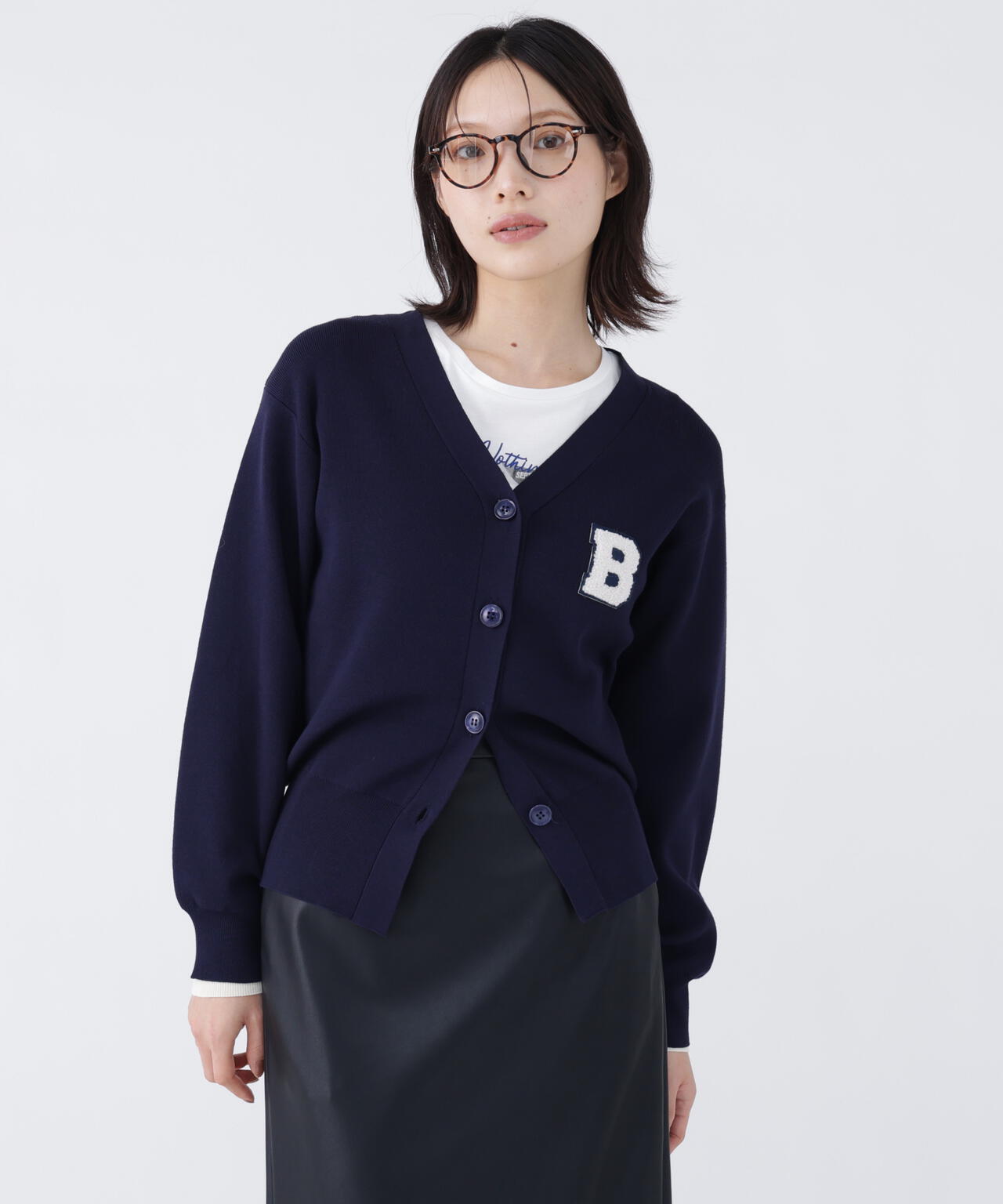 骨格ストレートにおすすめ＞ゆるっと着てもきちんと見えるエンブレム
