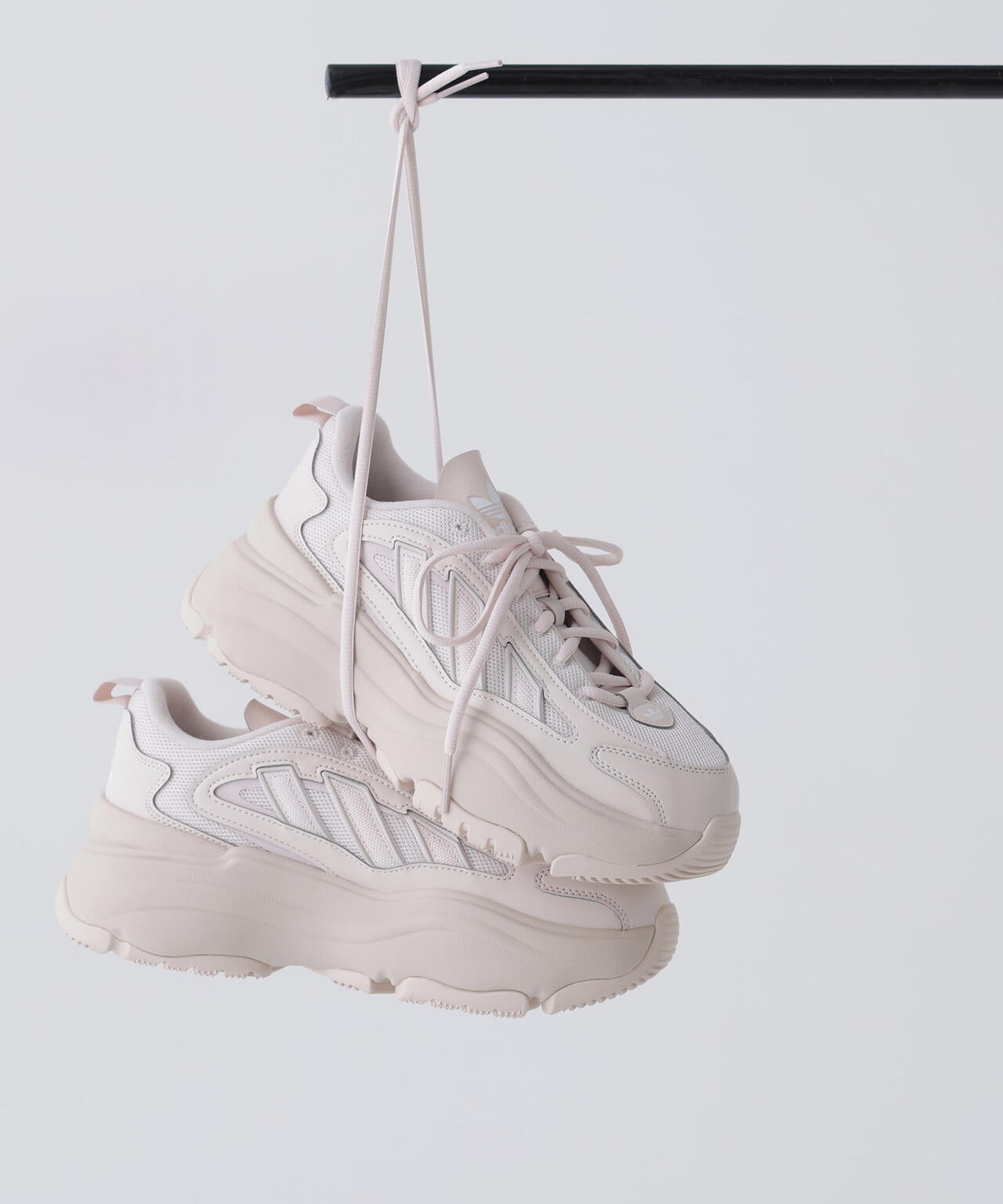 【新品未使用】 Ozgaia adidas OZGAIA W シューズ | NATURAL BEAUTY BASIC（ナチュラル