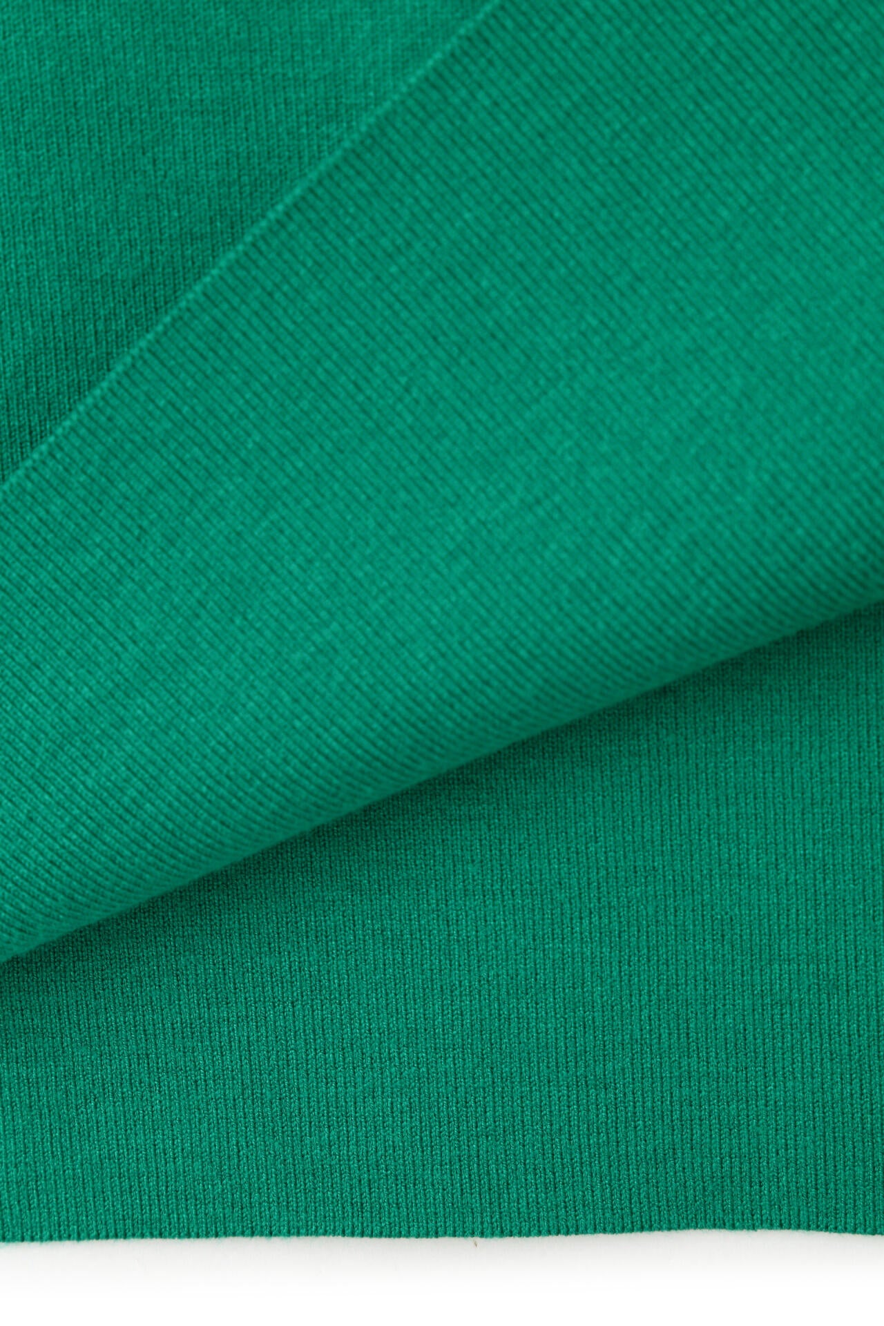 メタルボタンタイトスカート