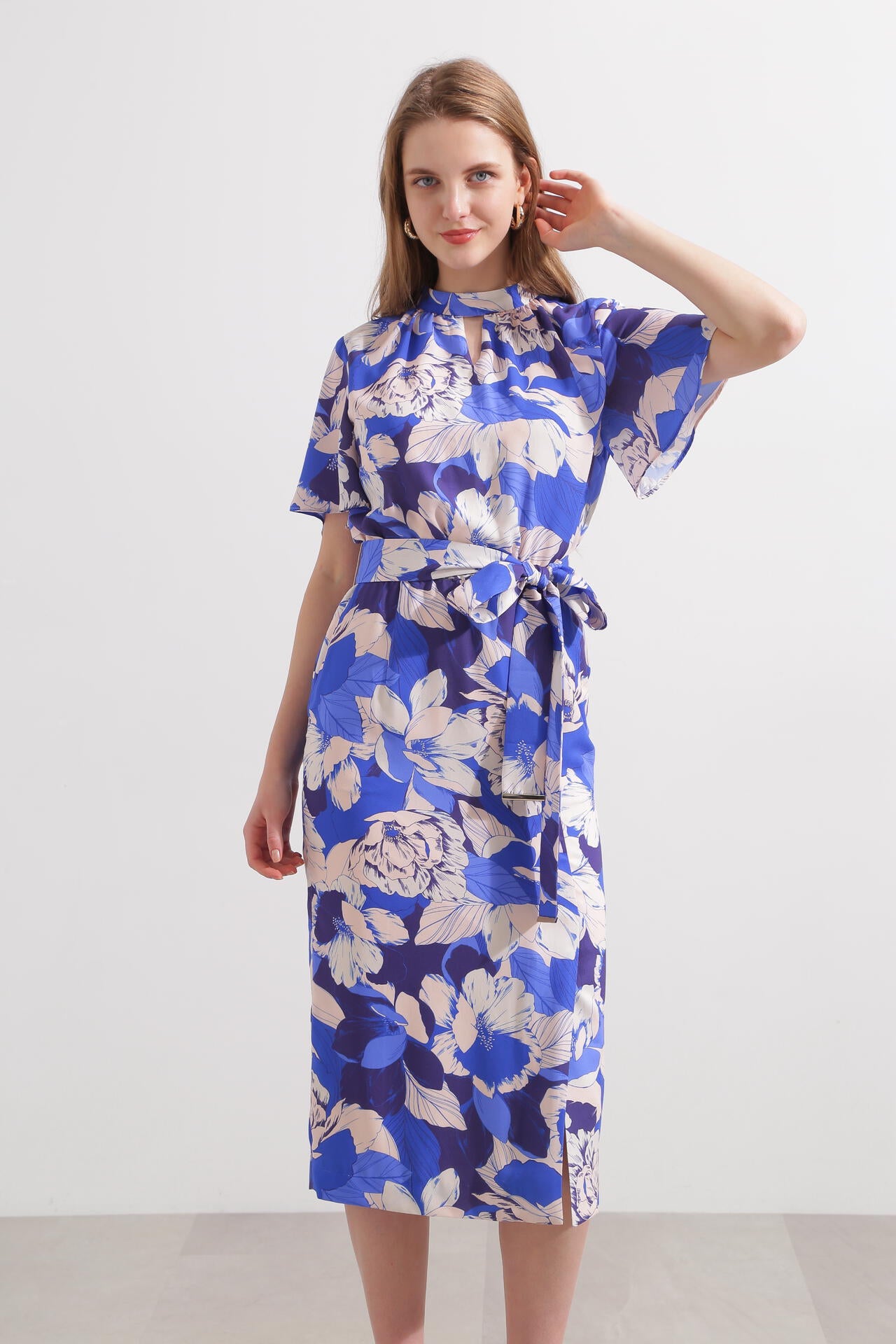 【WEB限定品】グラフィカルフラワープリントワンピース