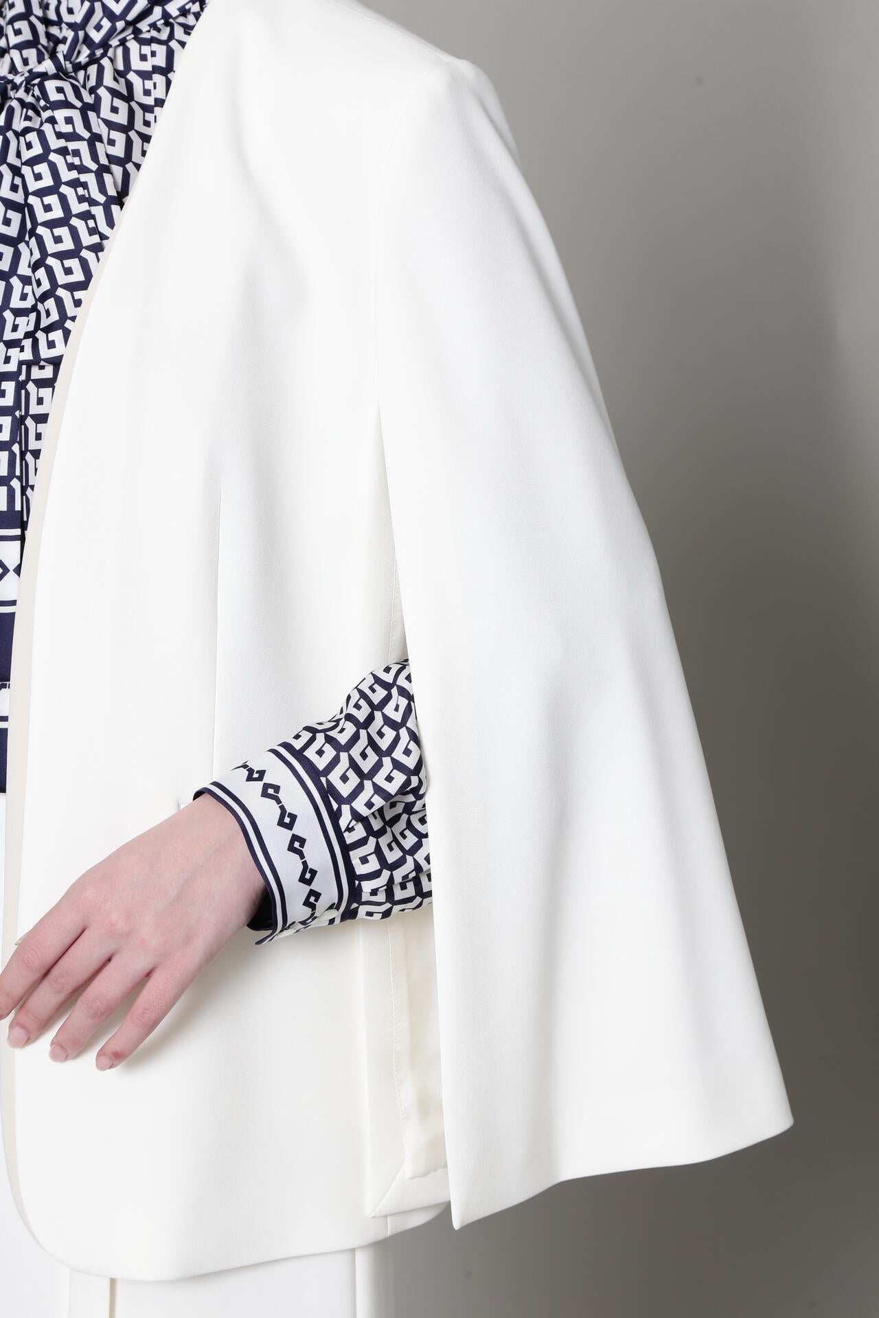 URBAN PRECIOUS] ケープ風ジャケット | PINKY&DIANNE（ピンキー