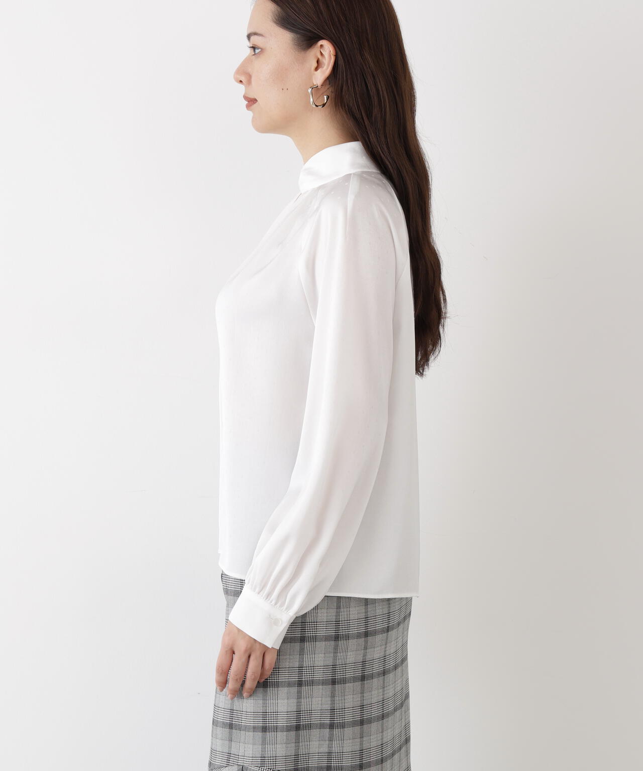 ギャザーネックドットジャガードブラウス