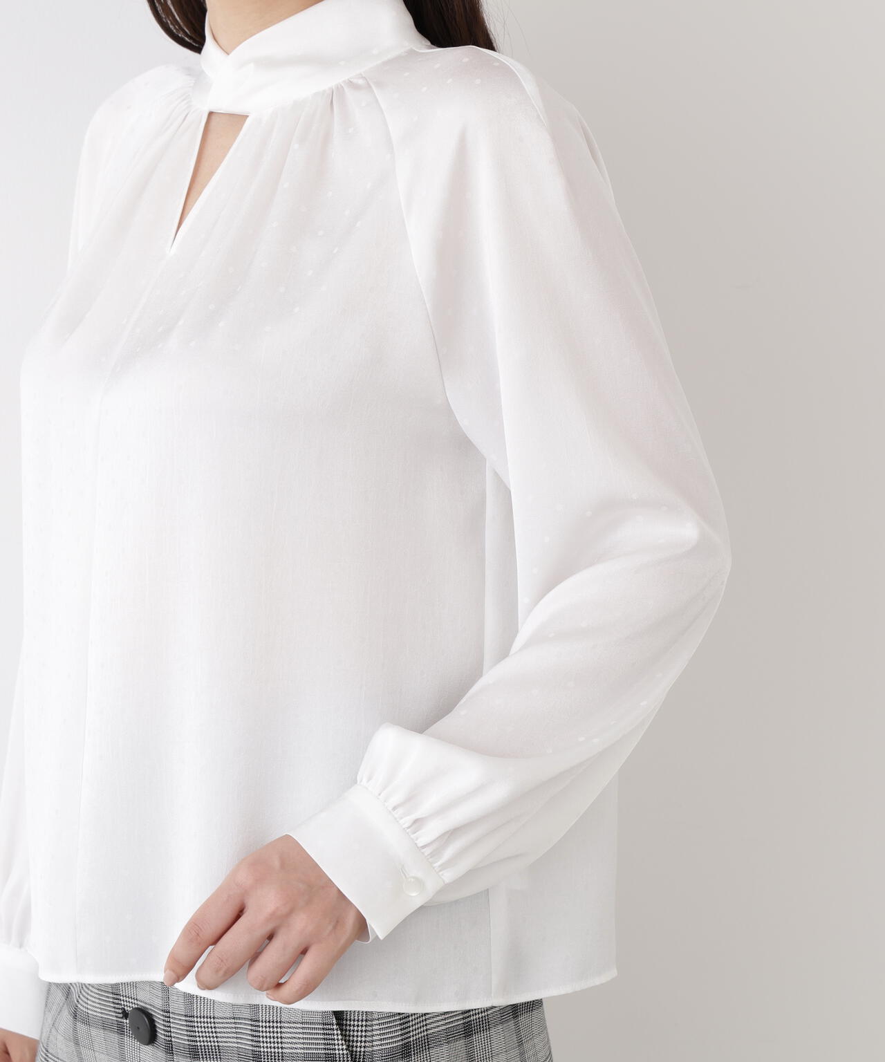 ギャザーネックドットジャガードブラウス