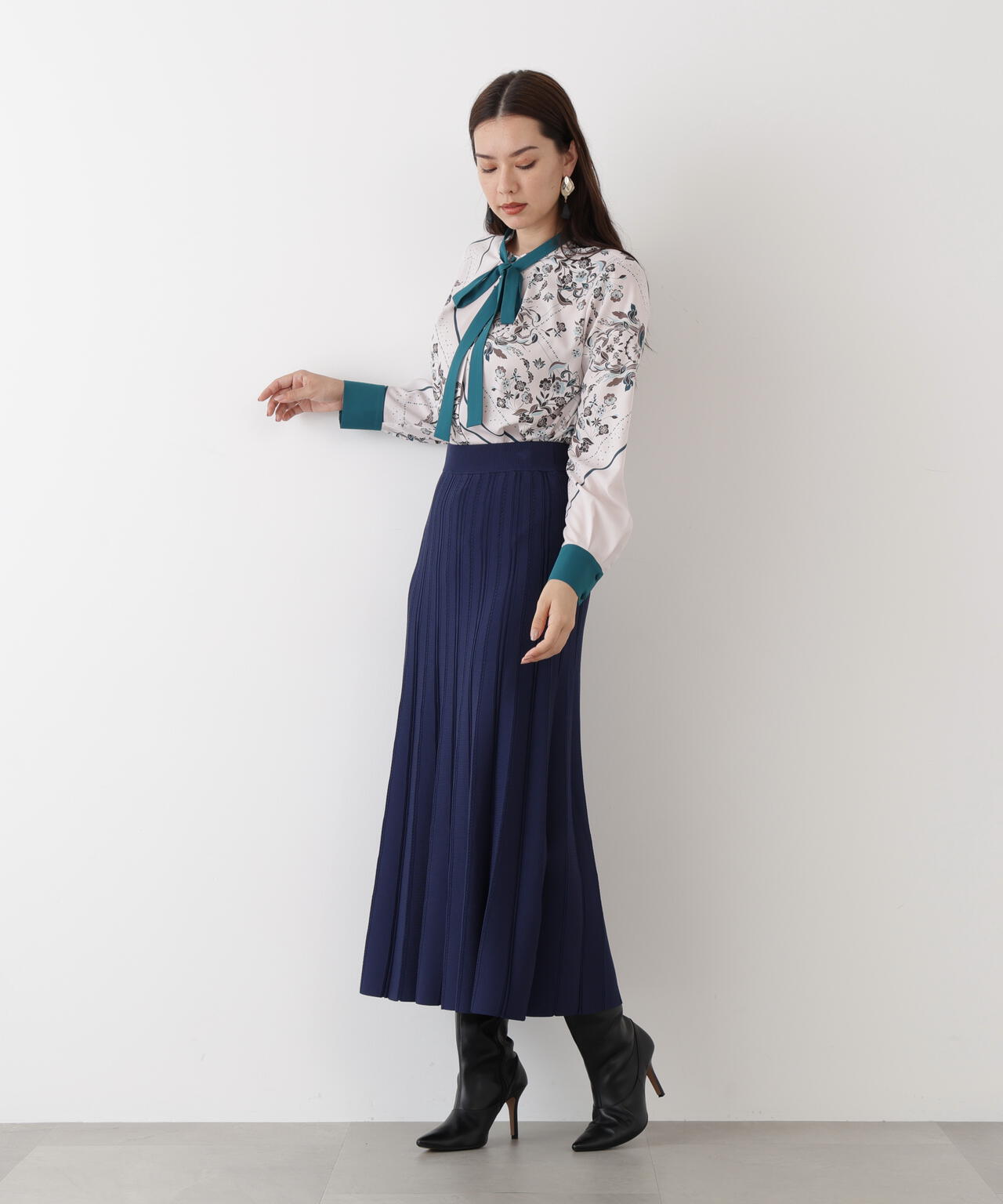 フローラルスカーフプリントブラウス