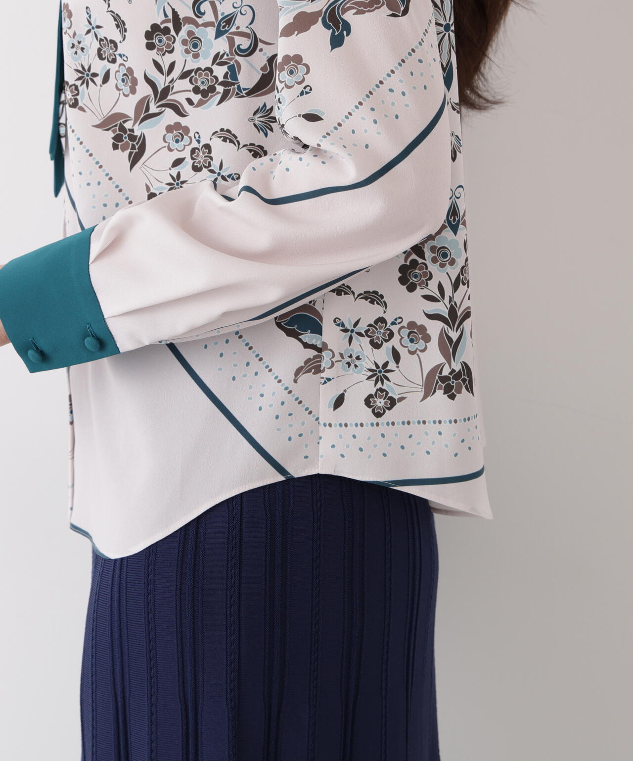 フローラルスカーフプリントブラウス