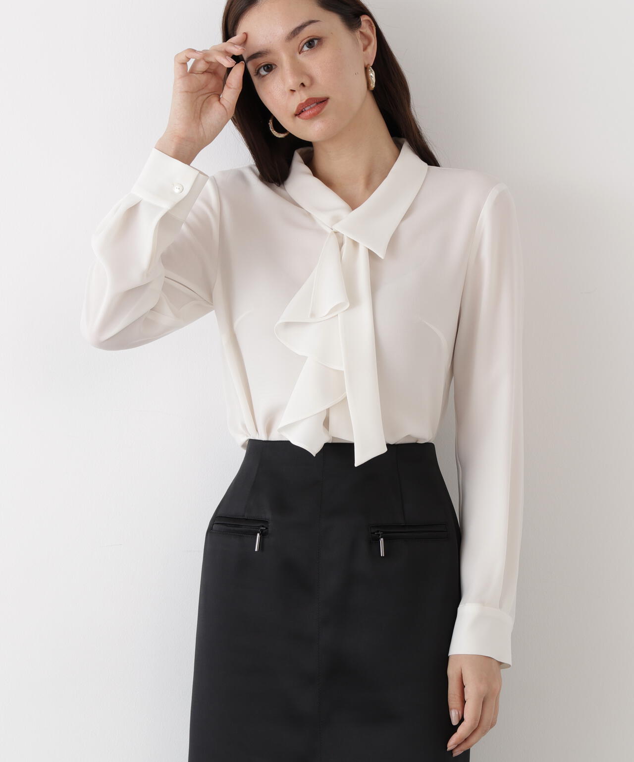 ラッフルボウタイブラウス