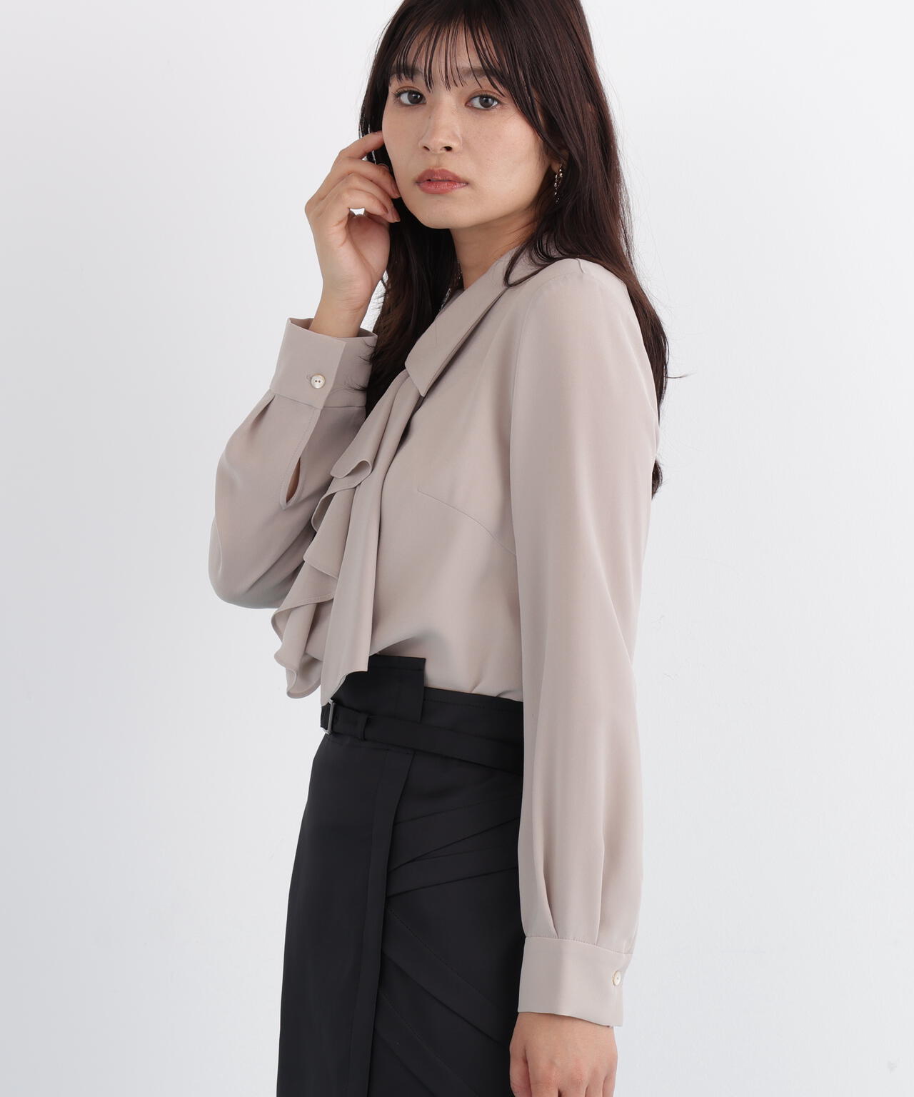 ラッフルボウタイブラウス