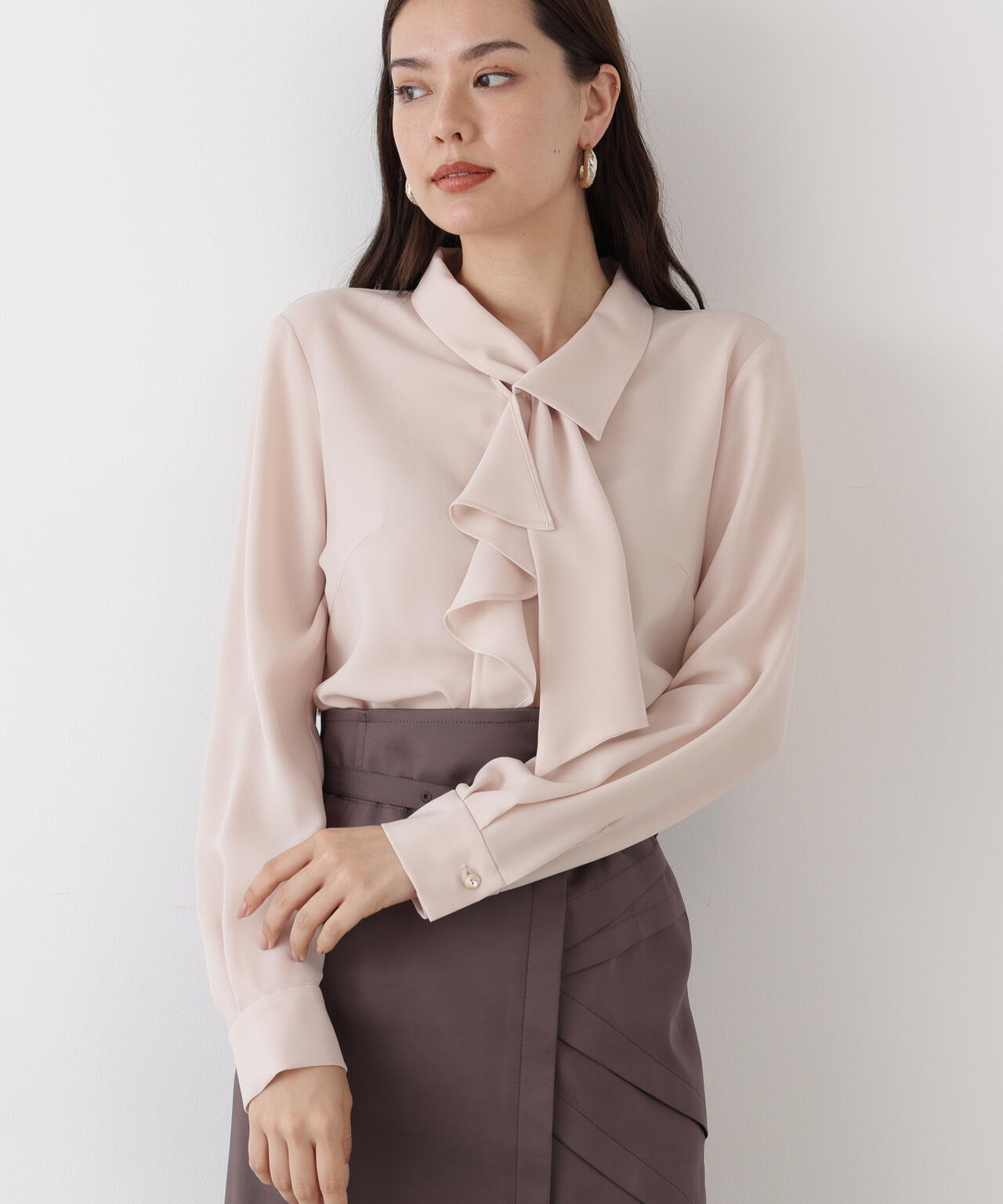 ラッフルボウタイブラウス