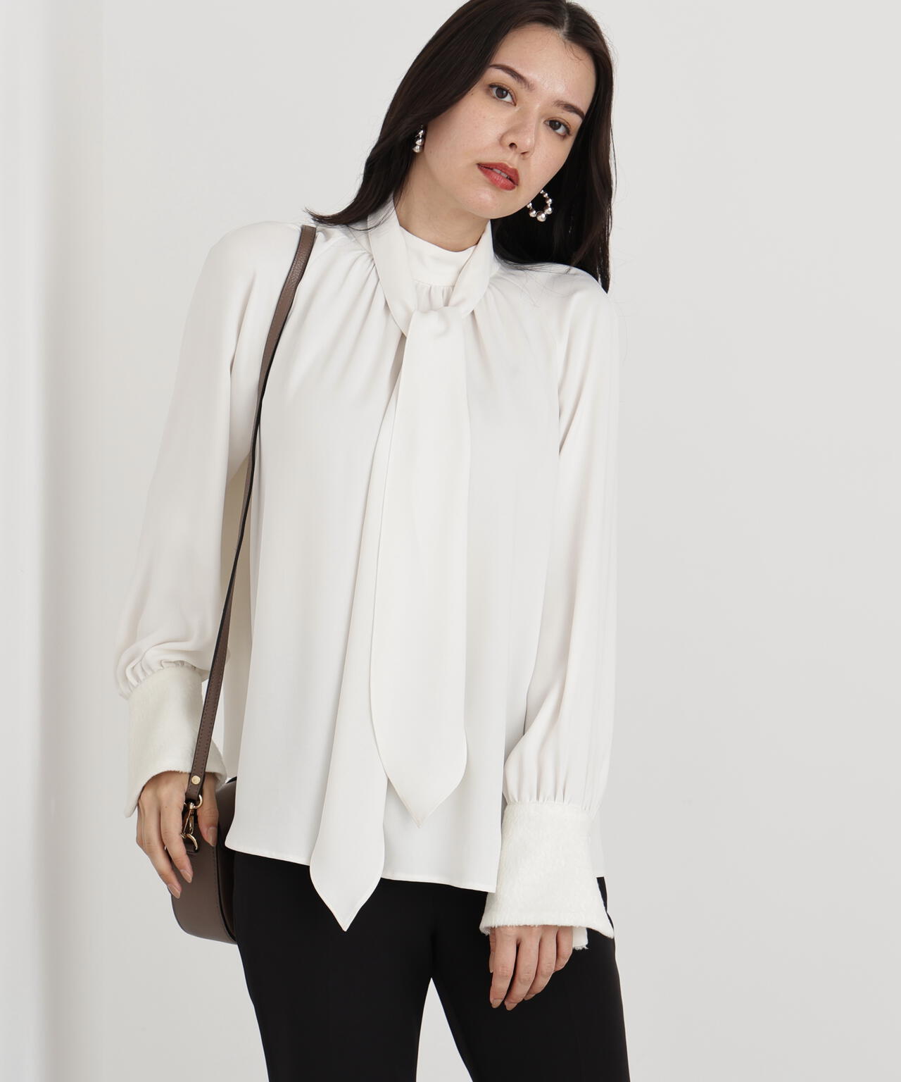 ジャギーカフスリボンブラウス