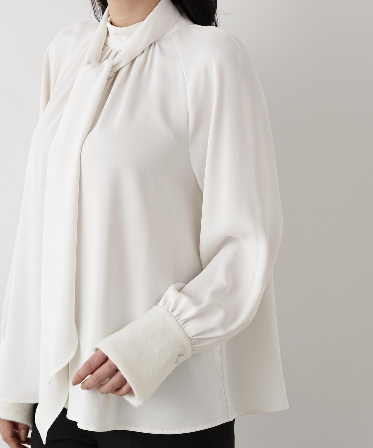 ジャギーカフスリボンブラウス
