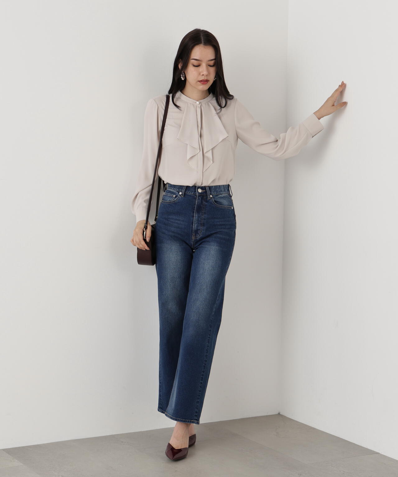 フロントラッフルパール釦ブラウス