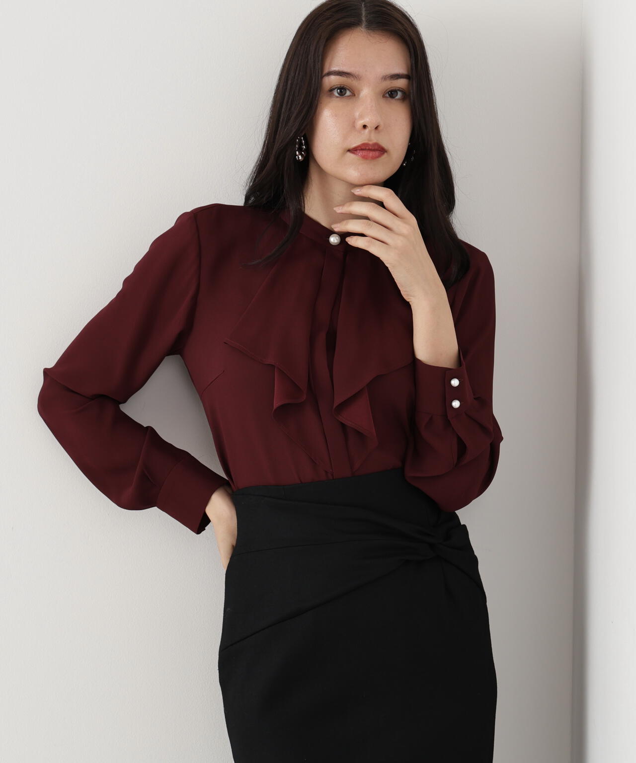 フロントラッフルパール釦ブラウス