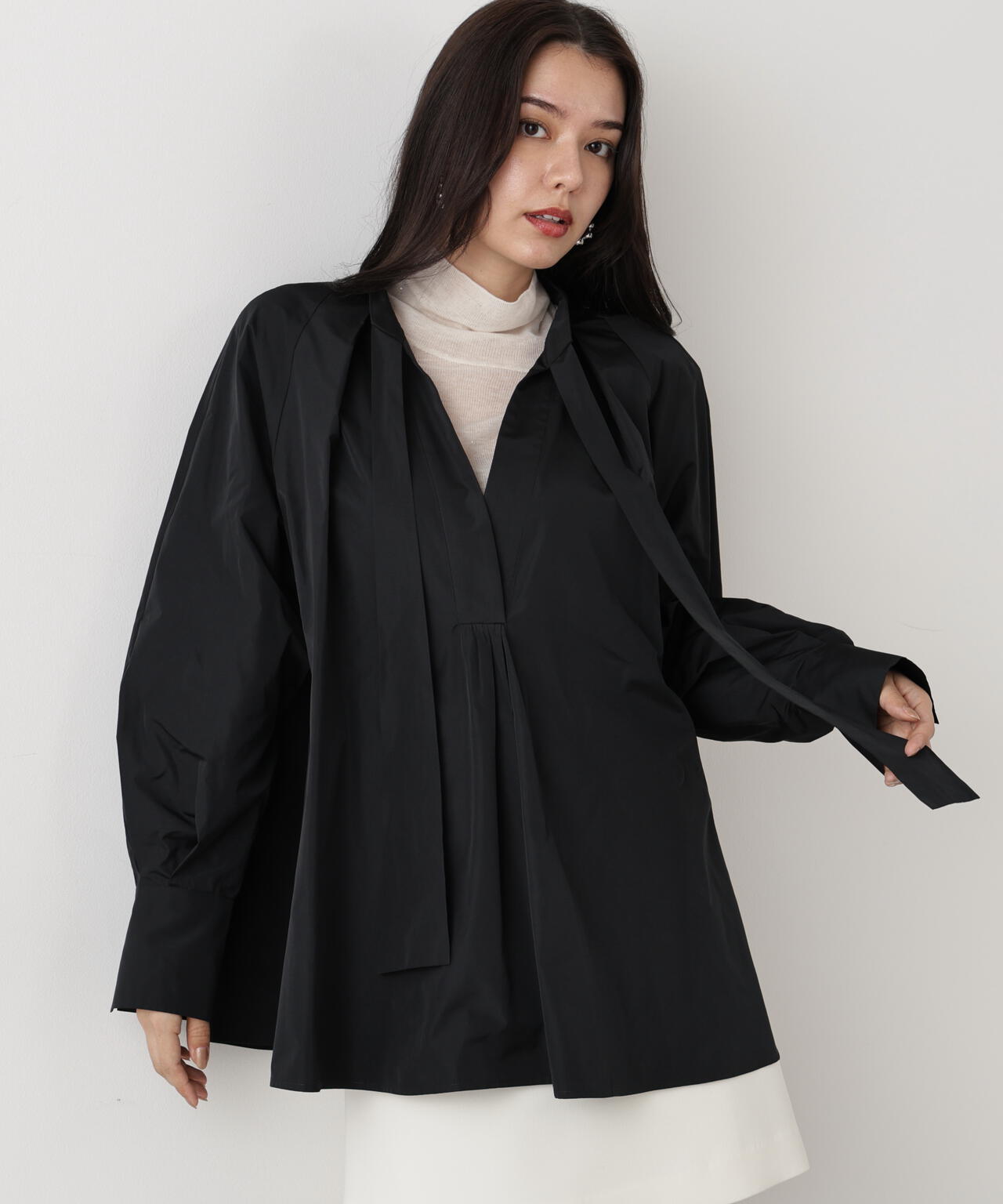 タックフレアボウブラウス