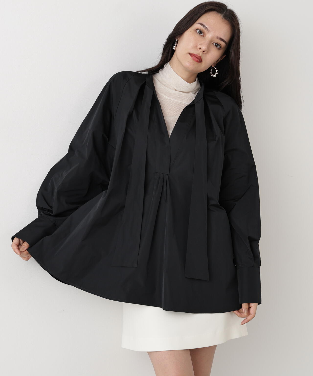 タックフレアボウブラウス