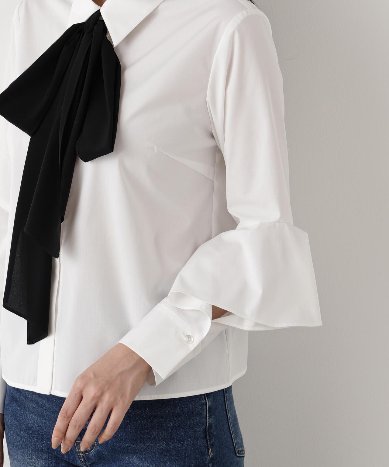 ラッフルスリーブリボンブラウス