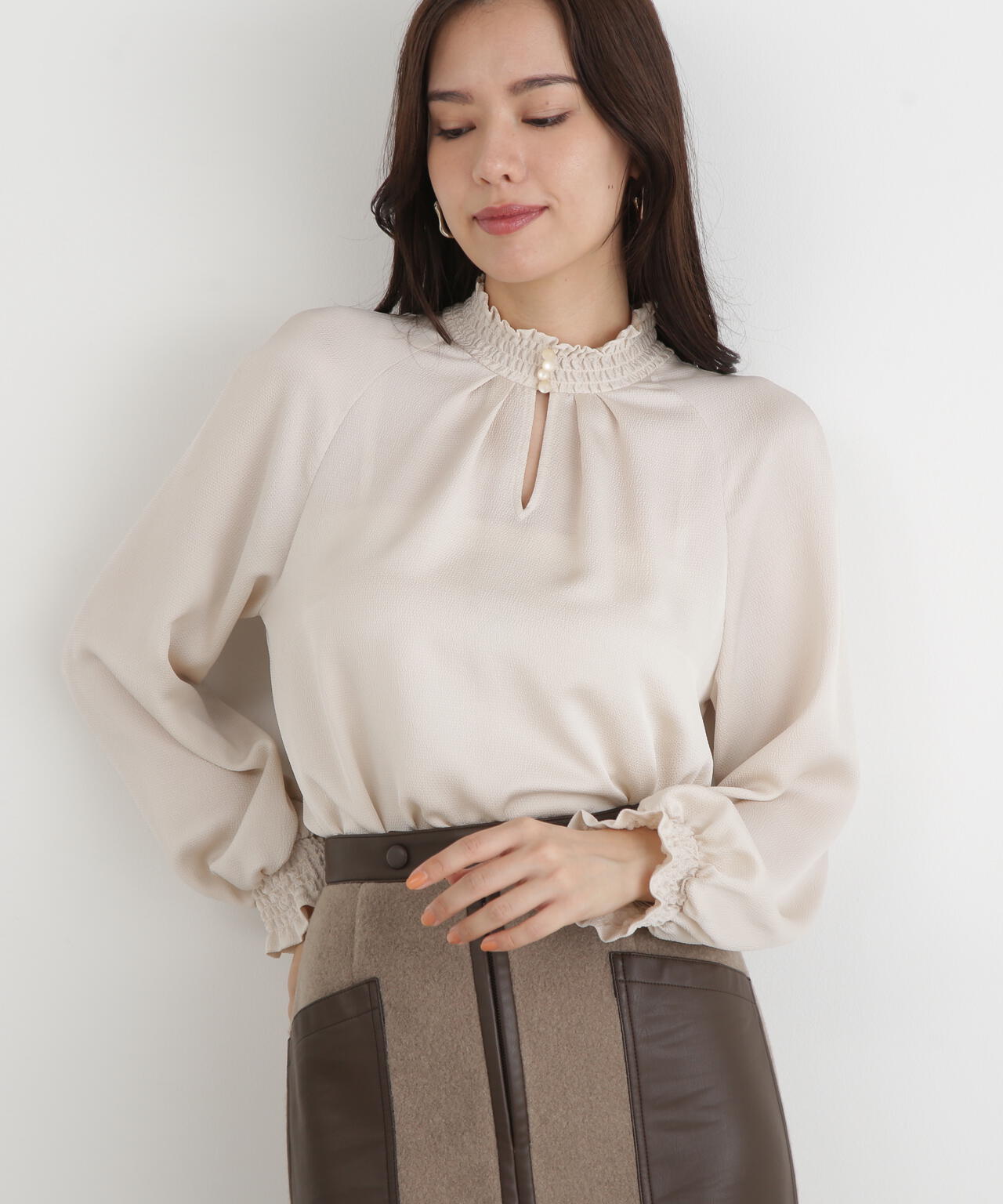 シャーリングネックギャザーブラウス | PINKY&DIANNE（ピンキー