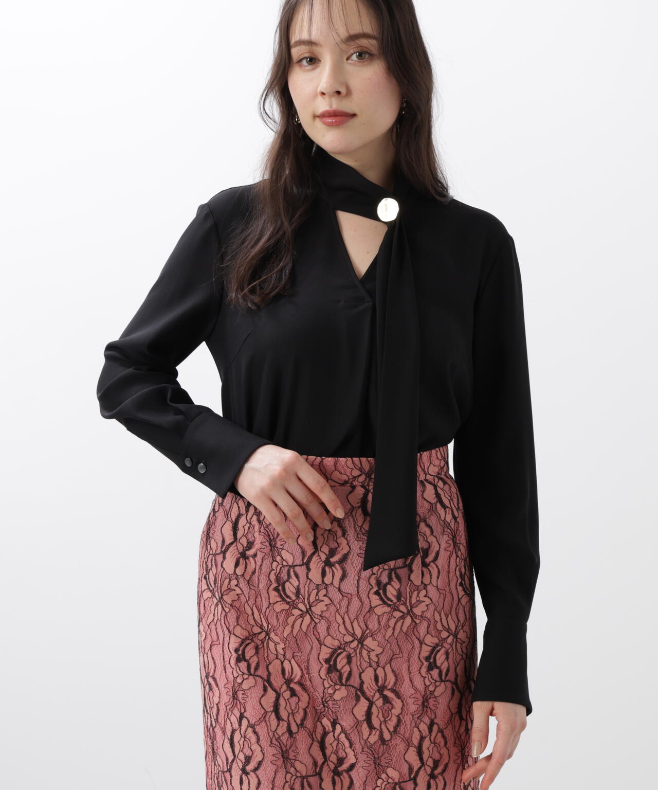 メタル釦ボウタイブラウス