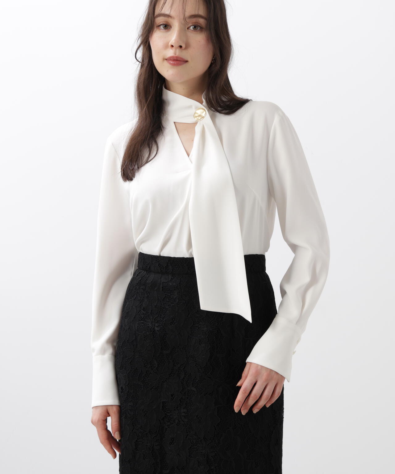 【新品】ピンキーアンドダイアン◆ブローチ付きボウタイブラウス ホワイト 38 新品】ピンキーアンドダイアン◇ブローチ付きボウタイブラウス